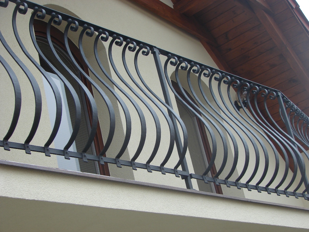 Kovan� balkonov� z�bradl� Sokolnice - DSC03712