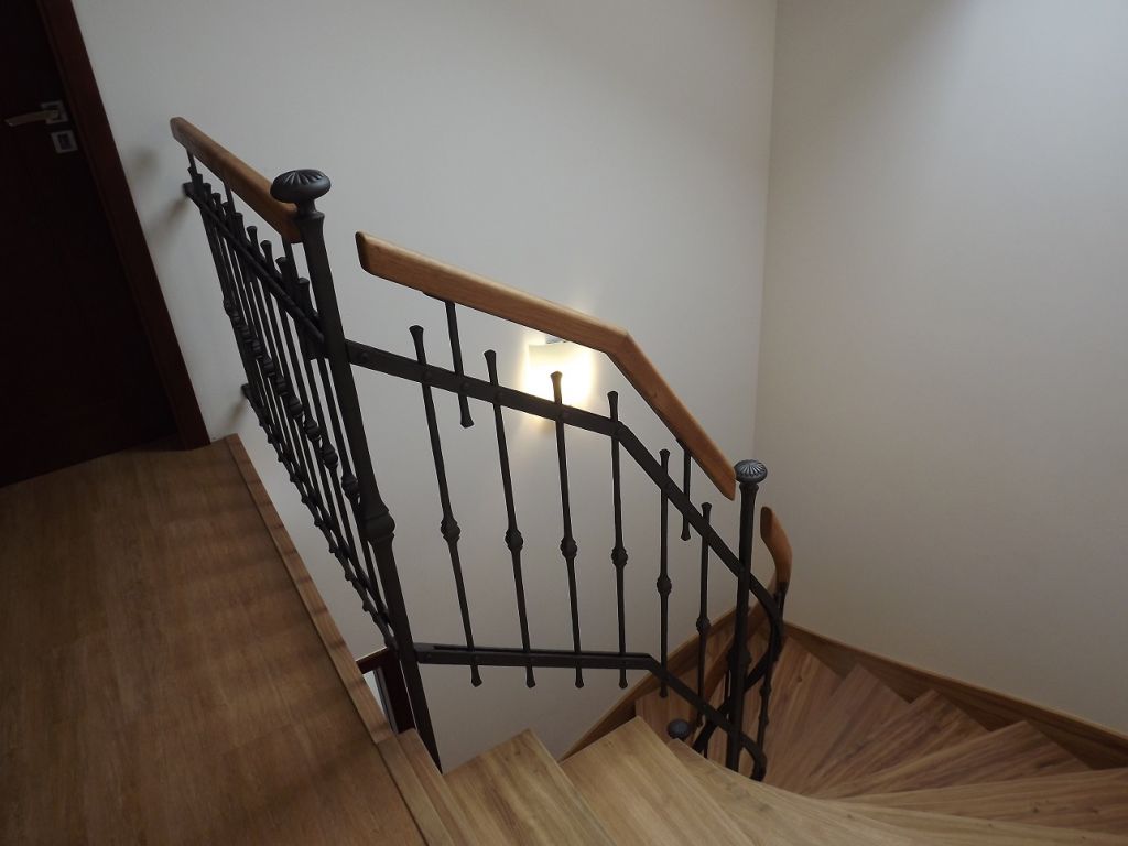 Kovan� schodi��ov� z�bradl� s madly - Praha - kované schod_zábradlí včetně madla - Praha