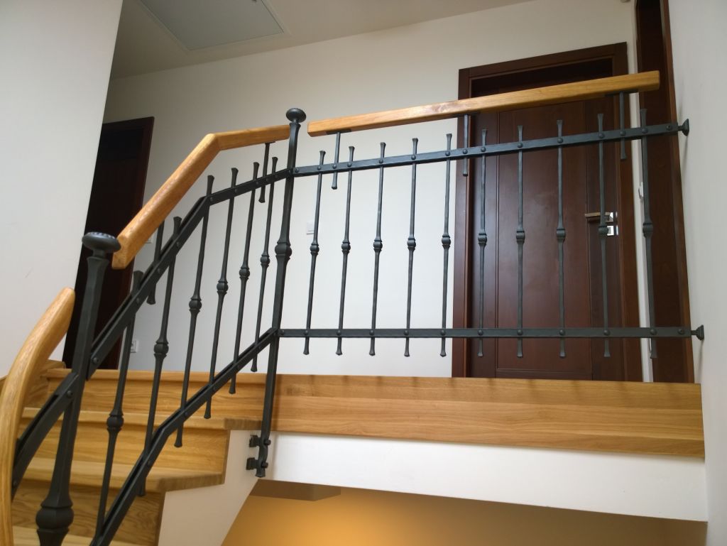 Kovan� schodi��ov� z�bradl� s madly - Praha - schodištové zábradlí včetně madla -Praha