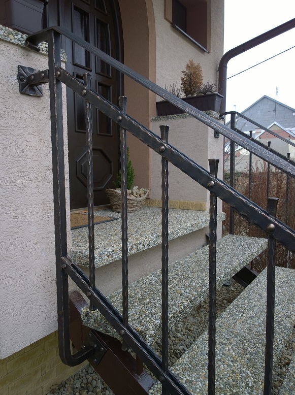 Kovan� schodi��ov� z�bradl� - �jezd u Brna - kotané schodišťové zábradlí - detail_3