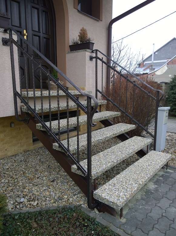 Kovan� schodi��ov� z�bradl� - �jezd u Brna - kotané schodišťové zábradlí - detail_5