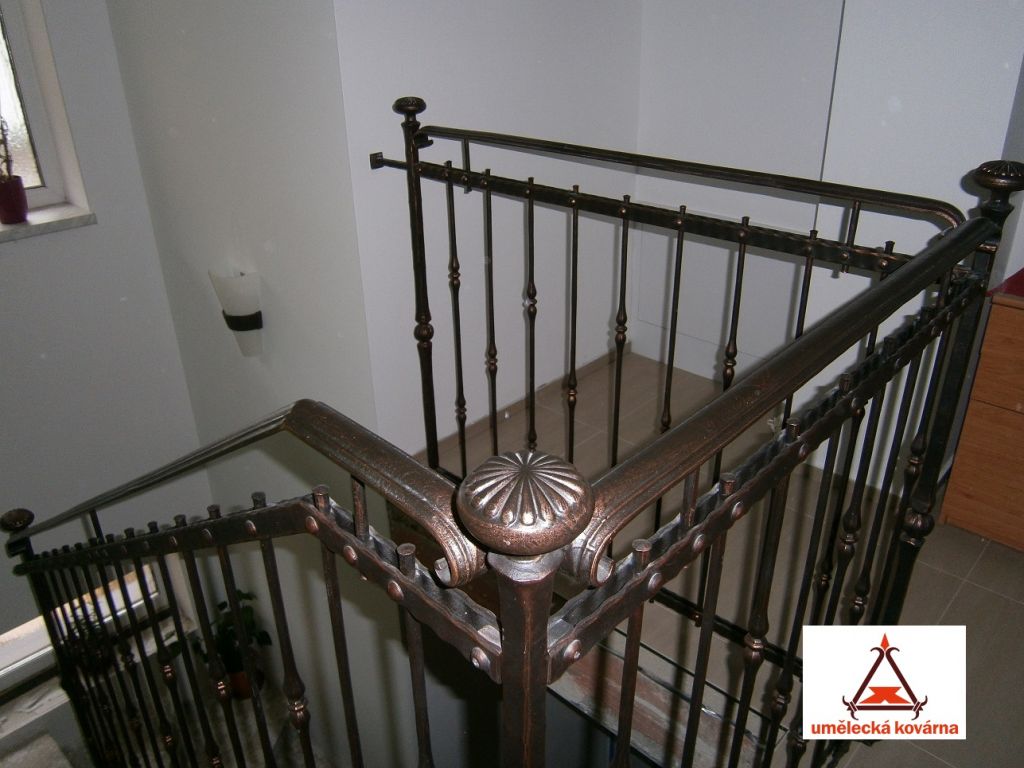 Kovan� z�bradl� schodi�t� RD Velatice - 1171710