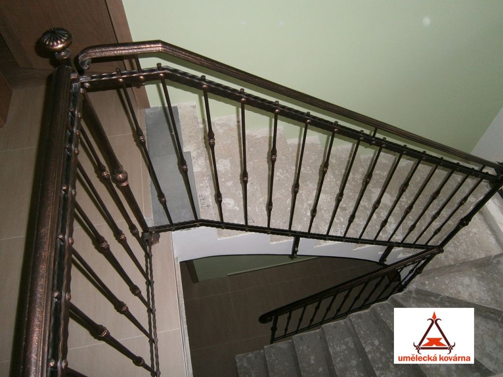 Kovan� z�bradl� schodi�t� RD Velatice - 1171713