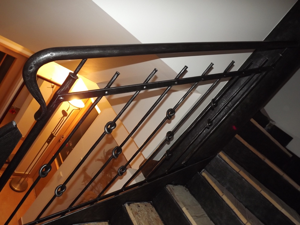 V�roba to�it�ho z�bradl� um�leck� kov�rny - Výroba točitého zábradlí umělecké kovárny 3