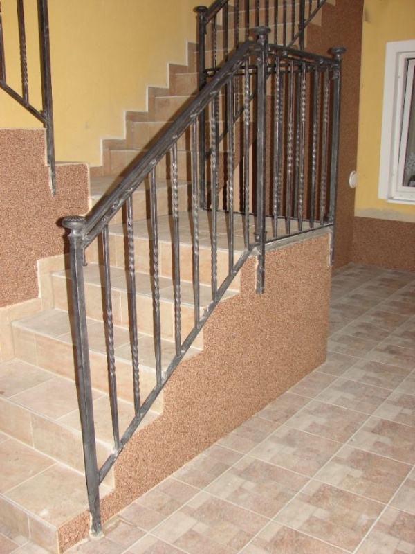 Kovan� schodi��ov� z�bradl� Kohoutovice - DSC06735