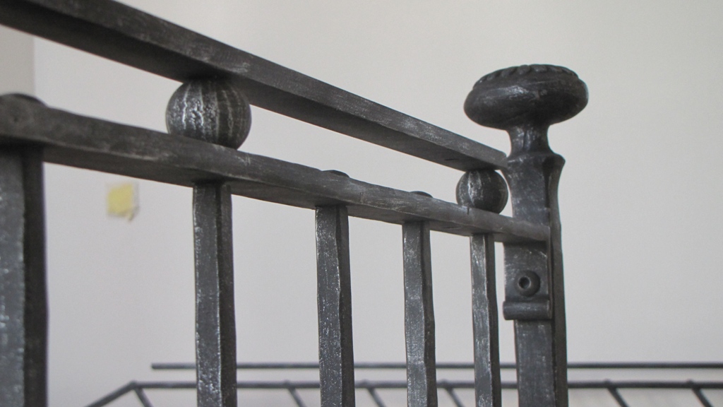 Kovan� schodi��ov� z�bradl� Bradlec - Bradlec - Montáž - Detail hlavice sloupku 01(1)