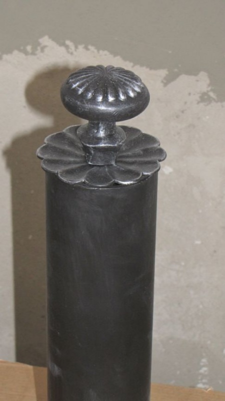 Kovan� schodi��ov� z�bradl� Bradlec - Bradlec - Montáž sloupku 01