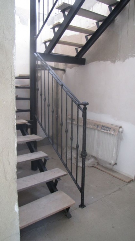 Kovan� schodi��ov� z�bradl� Bradlec - Bradlec - Montáž ukončena 08